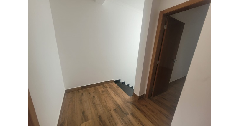 Sobrado novo à venda no Bairro do Parque São Domingos na Rua Doutor Odon Carlos de Figueiredo Ferraz 248, 