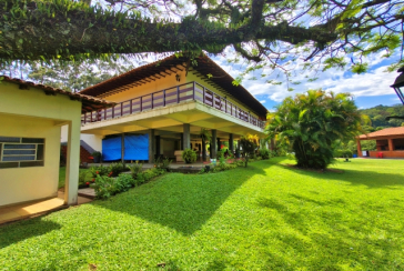 LINDA Casa à venda no Bairro do Chácara Jaraguá na Rua Rio Sapucaia do Sul