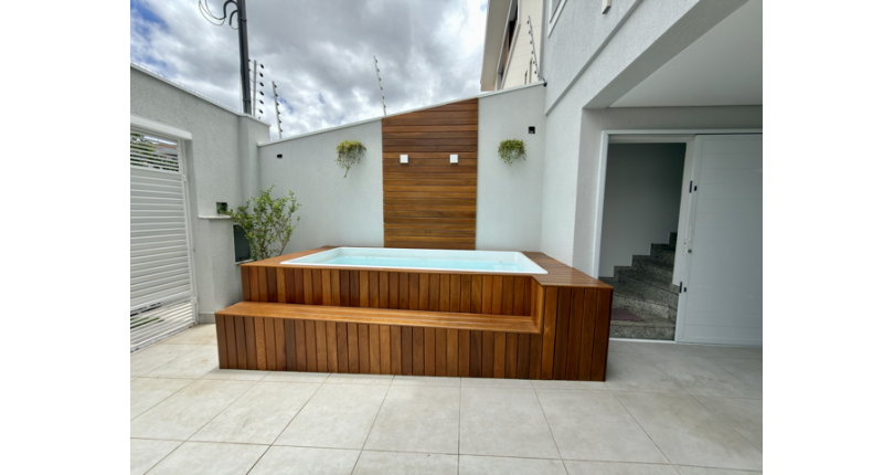 Sobrado semi novo à venda no Bairro do Parque São Domingos na Rua Antônio Carlos Pereira