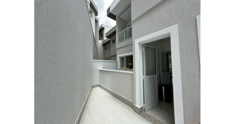 Sobrado semi novo à venda no Bairro do Parque São Domingos na Rua Antônio Carlos Pereira