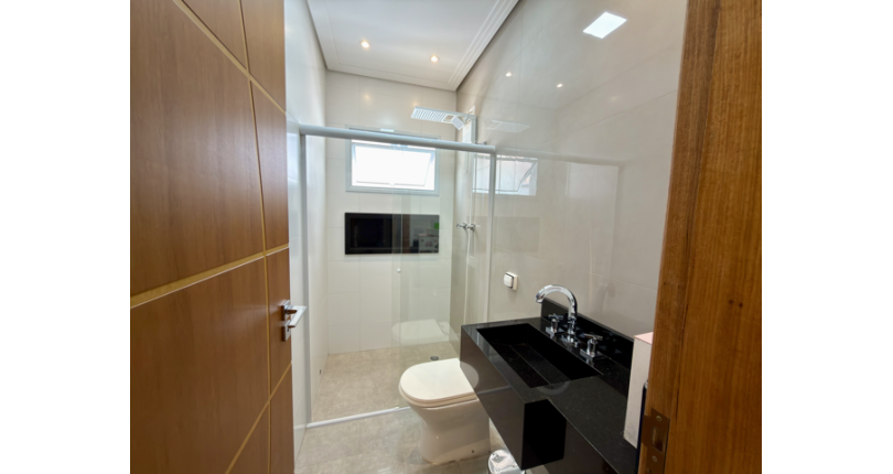 Sobrado semi novo à venda no Bairro do Parque São Domingos na Rua Antônio Carlos Pereira