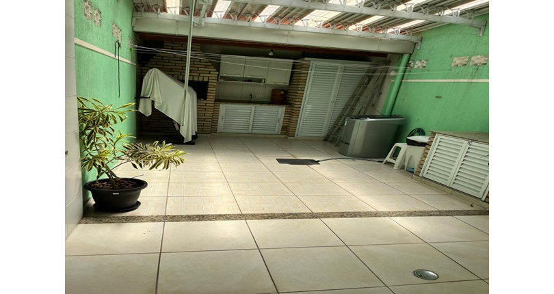  Sobrado à venda no Bairro da Vila Piauí na Rua Jacques Pilon