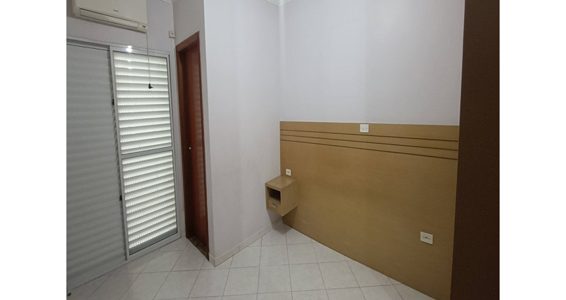  Sobrado à venda no Bairro da Vila Piauí na Rua Jacques Pilon