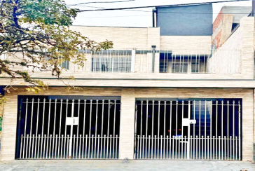 Casa assobradada à venda no Bairro do Jardim Cidade Pirituba na Rua Cracas