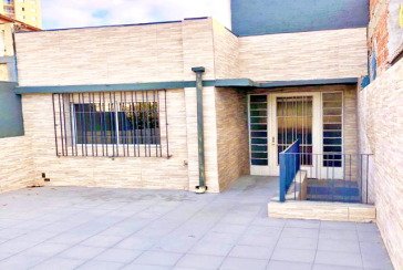 Casa assobradada à venda no Bairro do Jardim Cidade Pirituba na Rua Cracas