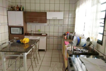 Casa assobradada à venda no Bairro do Jardim Santa Mônica 