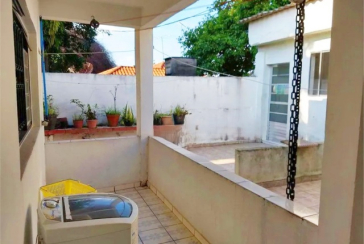 Casa assobradada à venda no Bairro do Jardim Santa Mônica 