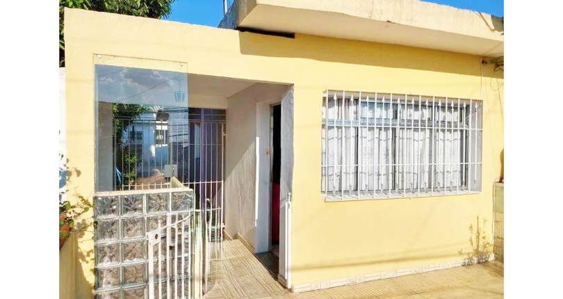 Casa assobradada à venda no Bairro do Jardim Santa Mônica 