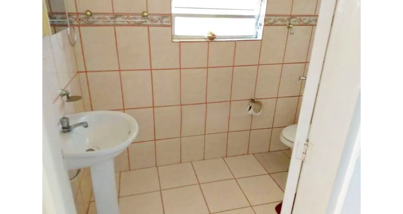 Casa assobradada à venda no Bairro do Jardim Santa Mônica 