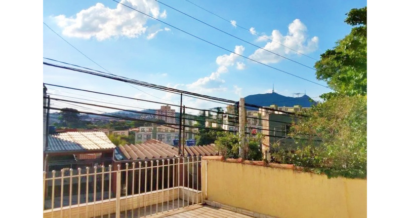 Casa assobradada à venda no Bairro do Jardim Santa Mônica 