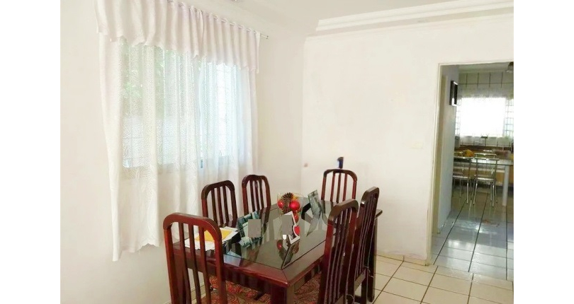 Casa assobradada à venda no Bairro do Jardim Santa Mônica 