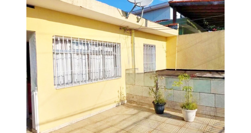 Casa assobradada à venda no Bairro do Jardim Santa Mônica 