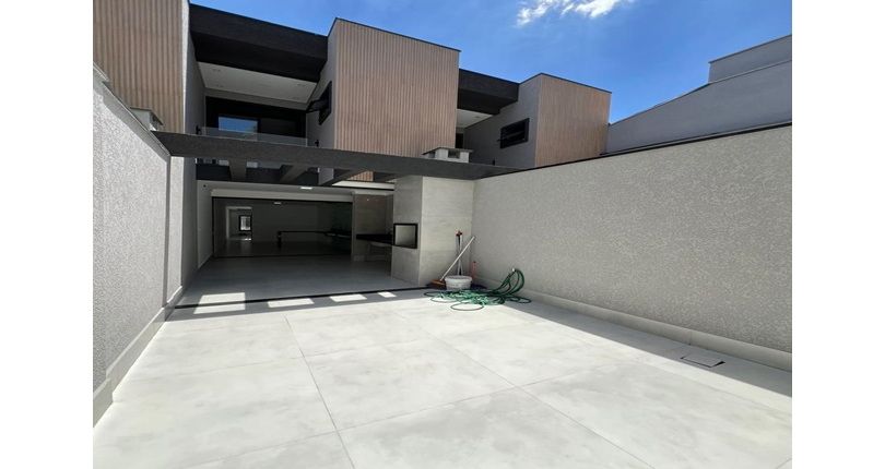 Sobrado à venda no Bairro do Parque São Domingos na Rua Homero Sales, 