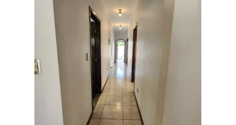 Linda Casa Térrea à venda no Bairro do Jardim Libano na Rua Francisco Savério Orlandi, 