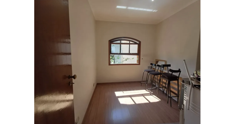 Linda Casa Térrea à venda no Bairro do Jardim Libano na Rua Francisco Savério Orlandi, 