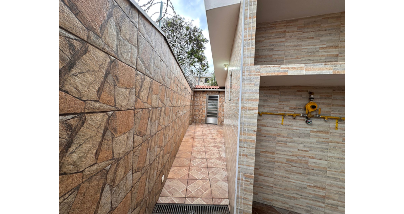 Casa Térrea à venda no Bairro do Parque São Domingos na Rua José Amaro Peçanha