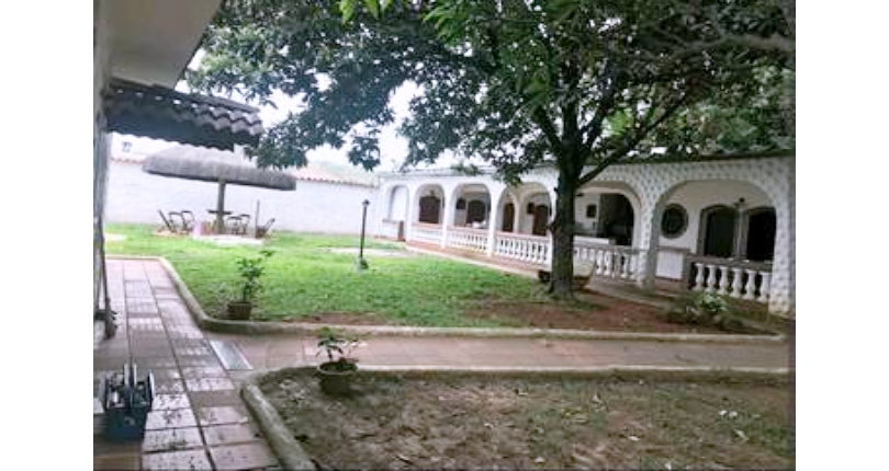  Casa à venda em Osasco no Bairro do Três Montanhas na Rua Serra do Acaraí,