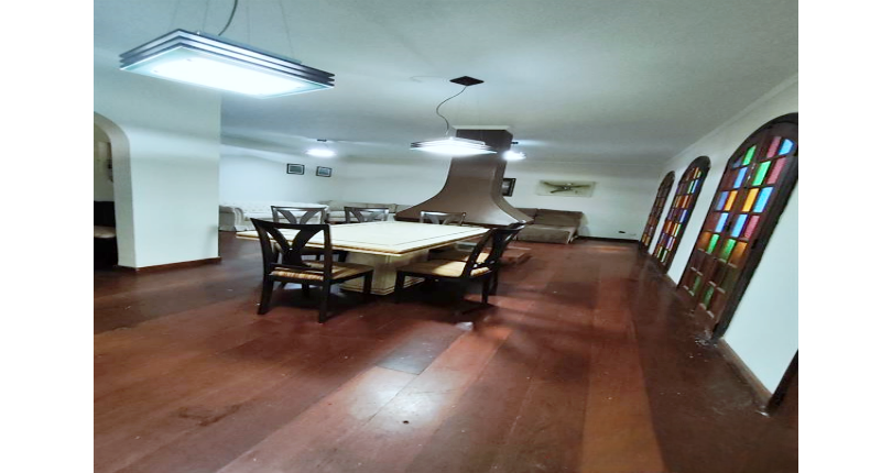  Casa à venda em Osasco no Bairro do Três Montanhas na Rua Serra do Acaraí,