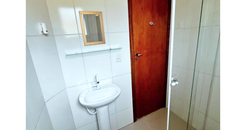 Sobrado à venda no Bairro do Jardim Anhangüera na Rua Luiz Domingues de Castro 