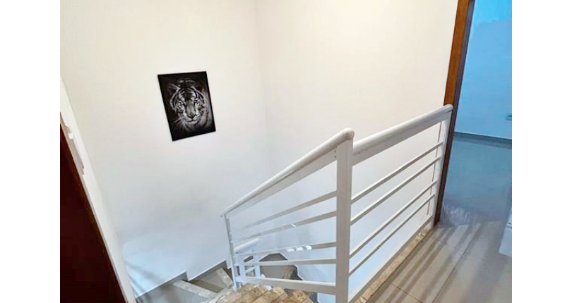 Sobrado à venda no Bairro do Jardim Anhangüera na Rua Luiz Domingues de Castro 