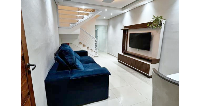 Sobrado à venda no Bairro do Jardim Anhangüera na Rua Luiz Domingues de Castro 