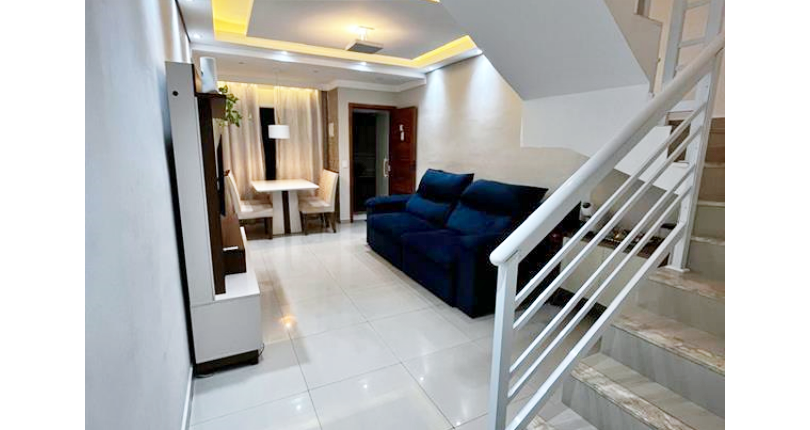 Sobrado à venda no Bairro do Jardim Anhangüera na Rua Luiz Domingues de Castro 