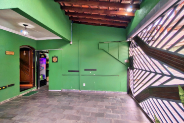 Belo Sobrado amplo à venda no Bairro do Conjunto Habitacional Turística na Rua Duse Naccarati, 