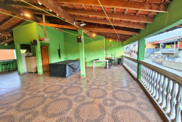 Belo Sobrado amplo à venda no Bairro do Conjunto Habitacional Turística na Rua Duse Naccarati, 