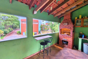 Belo Sobrado amplo à venda no Bairro do Conjunto Habitacional Turística na Rua Duse Naccarati, 