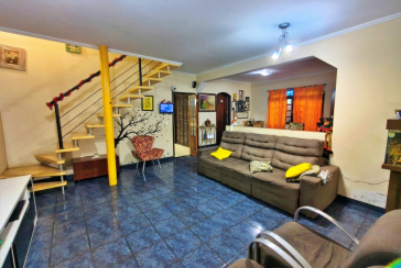 Belo Sobrado amplo à venda no Bairro do Conjunto Habitacional Turística na Rua Duse Naccarati, 