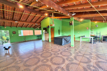 Belo Sobrado amplo à venda no Bairro do Conjunto Habitacional Turística na Rua Duse Naccarati, 