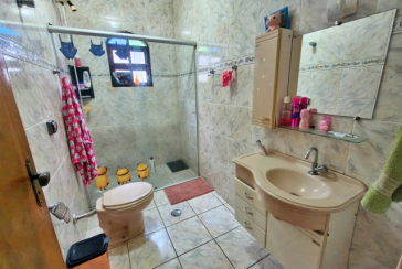 Belo Sobrado amplo à venda no Bairro do Conjunto Habitacional Turística na Rua Duse Naccarati, 