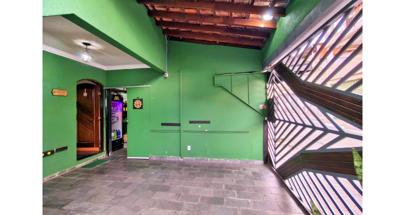 Belo Sobrado amplo à venda no Bairro do Conjunto Habitacional Turística na Rua Duse Naccarati, 