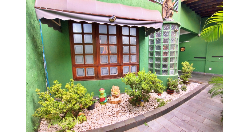 Belo Sobrado amplo à venda no Bairro do Conjunto Habitacional Turística na Rua Duse Naccarati, 