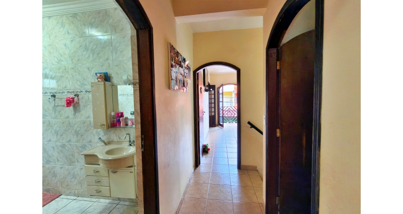 Belo Sobrado amplo à venda no Bairro do Conjunto Habitacional Turística na Rua Duse Naccarati, 