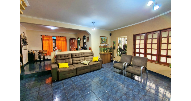 Belo Sobrado amplo à venda no Bairro do Conjunto Habitacional Turística na Rua Duse Naccarati, 