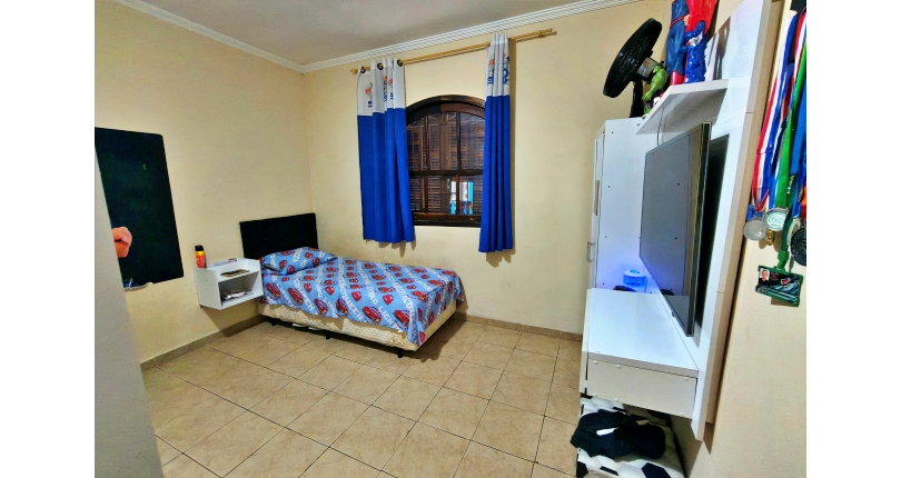 Belo Sobrado amplo à venda no Bairro do Conjunto Habitacional Turística na Rua Duse Naccarati, 