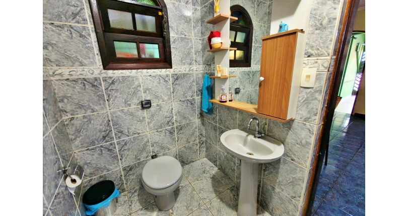 Belo Sobrado amplo à venda no Bairro do Conjunto Habitacional Turística na Rua Duse Naccarati, 