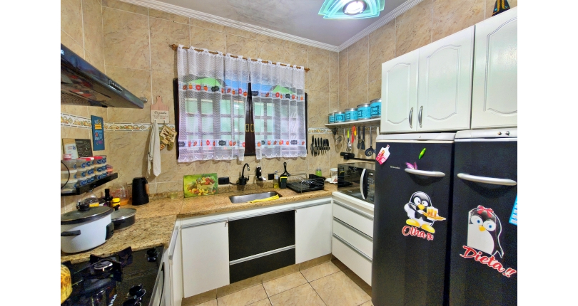 Belo Sobrado amplo à venda no Bairro do Conjunto Habitacional Turística na Rua Duse Naccarati, 