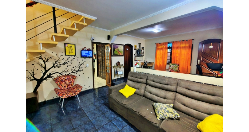 Belo Sobrado amplo à venda no Bairro do Conjunto Habitacional Turística na Rua Duse Naccarati, 