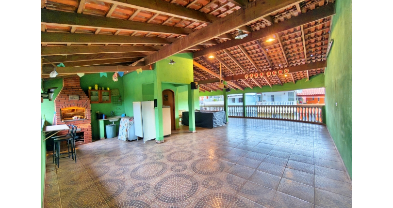 Belo Sobrado amplo à venda no Bairro do Conjunto Habitacional Turística na Rua Duse Naccarati, 