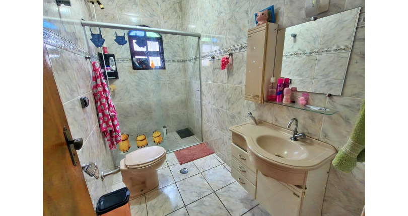 Belo Sobrado amplo à venda no Bairro do Conjunto Habitacional Turística na Rua Duse Naccarati, 