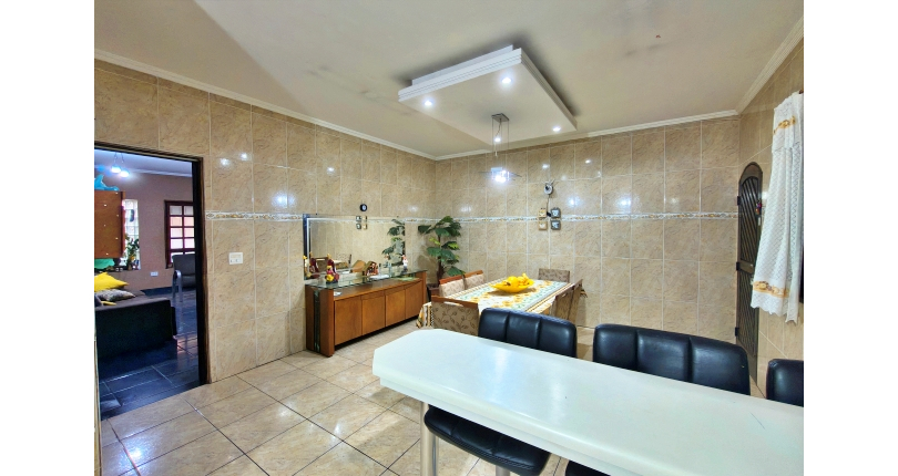 Belo Sobrado amplo à venda no Bairro do Conjunto Habitacional Turística na Rua Duse Naccarati, 