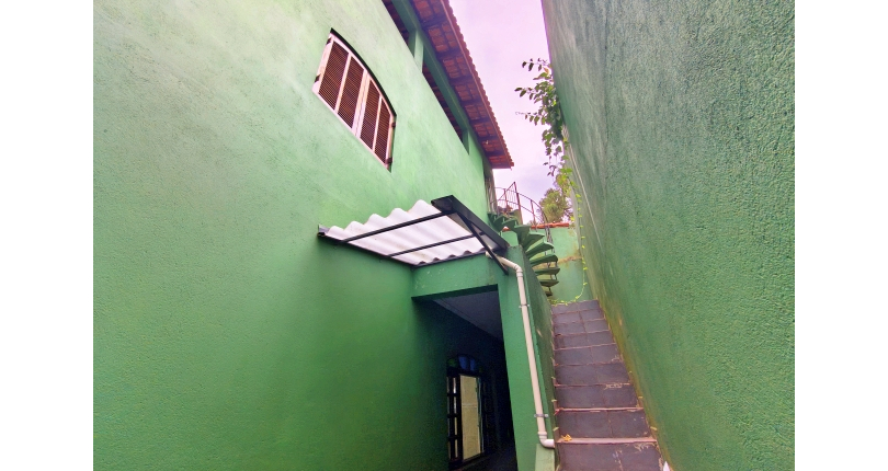 Belo Sobrado amplo à venda no Bairro do Conjunto Habitacional Turística na Rua Duse Naccarati, 