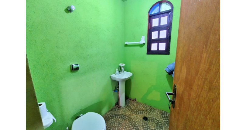 Belo Sobrado amplo à venda no Bairro do Conjunto Habitacional Turística na Rua Duse Naccarati, 