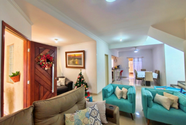 Lindo Sobrado à venda em Cajamar no Bairro do Polvilho no Portal dos Ipês na Rua dos Antúrios,