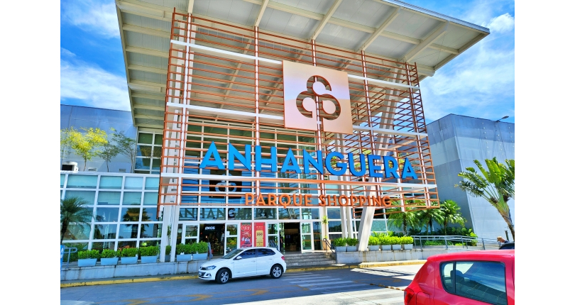 Lindo Sobrado à venda em Cajamar no Bairro do Polvilho no Portal dos Ipês na Rua dos Antúrios,