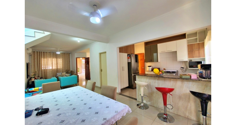 Lindo Sobrado à venda em Cajamar no Bairro do Polvilho no Portal dos Ipês na Rua dos Antúrios,