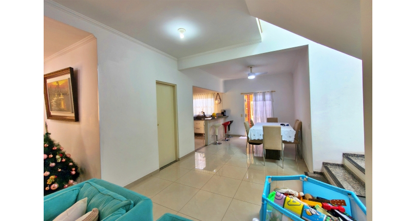 Lindo Sobrado à venda em Cajamar no Bairro do Polvilho no Portal dos Ipês na Rua dos Antúrios,