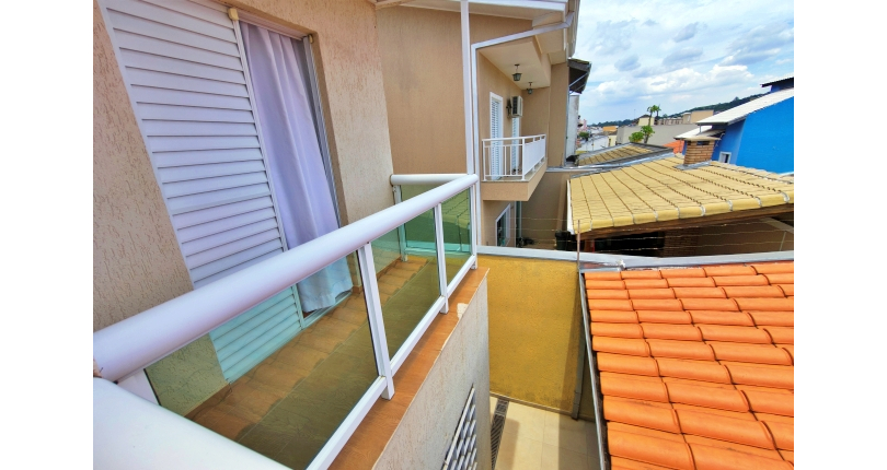 Lindo Sobrado à venda em Cajamar no Bairro do Polvilho no Portal dos Ipês na Rua dos Antúrios,